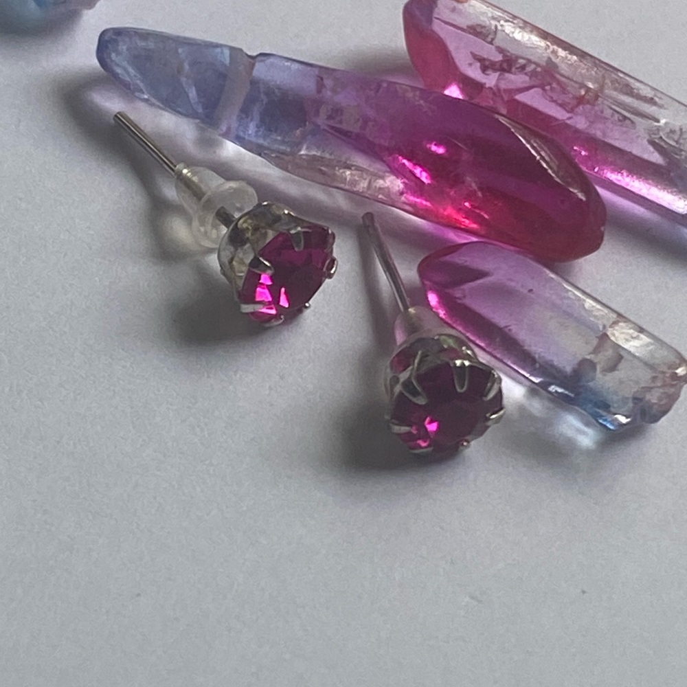 🎈Sale 🎈2 for $10 NWOT never worn pretty pink set in silver (color) posts